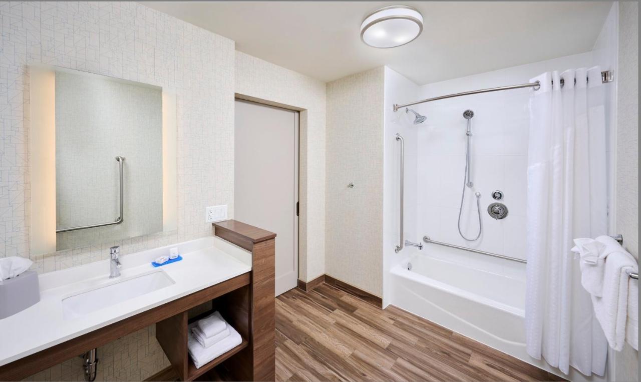 Holiday Inn Express & Suites - Brantford By Ihg Esterno foto